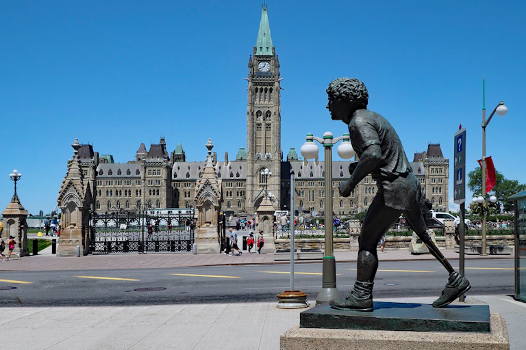 Photo of statue of Terry Fox with the Parliament buildings in the background