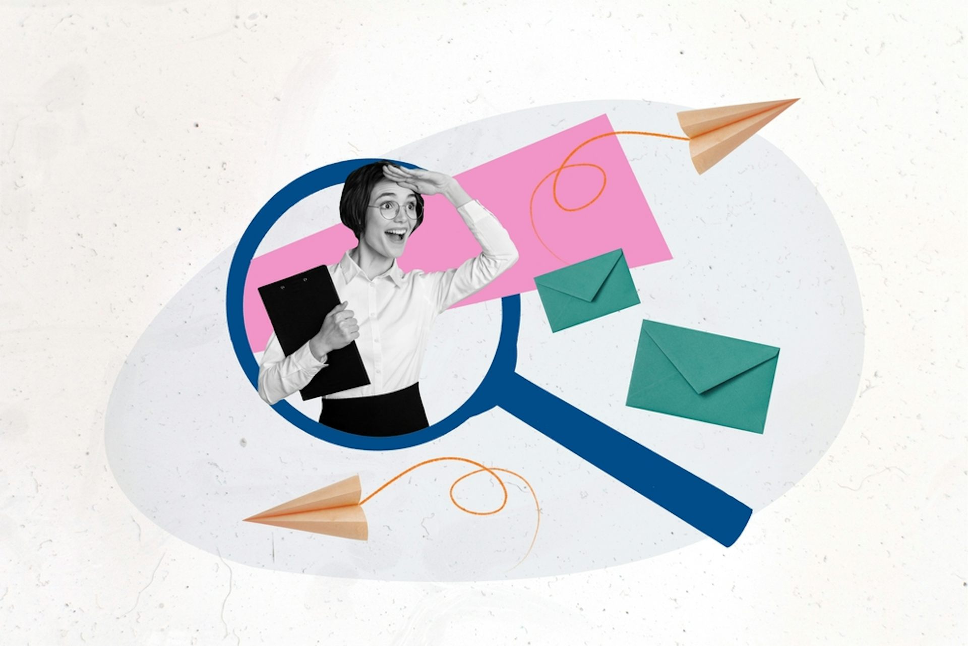 Une jeune femme envoie des candidatures pour un emploi