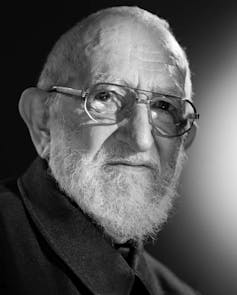 L’Abbé Pierre photographié par Studio Harcourt Paris en 1999