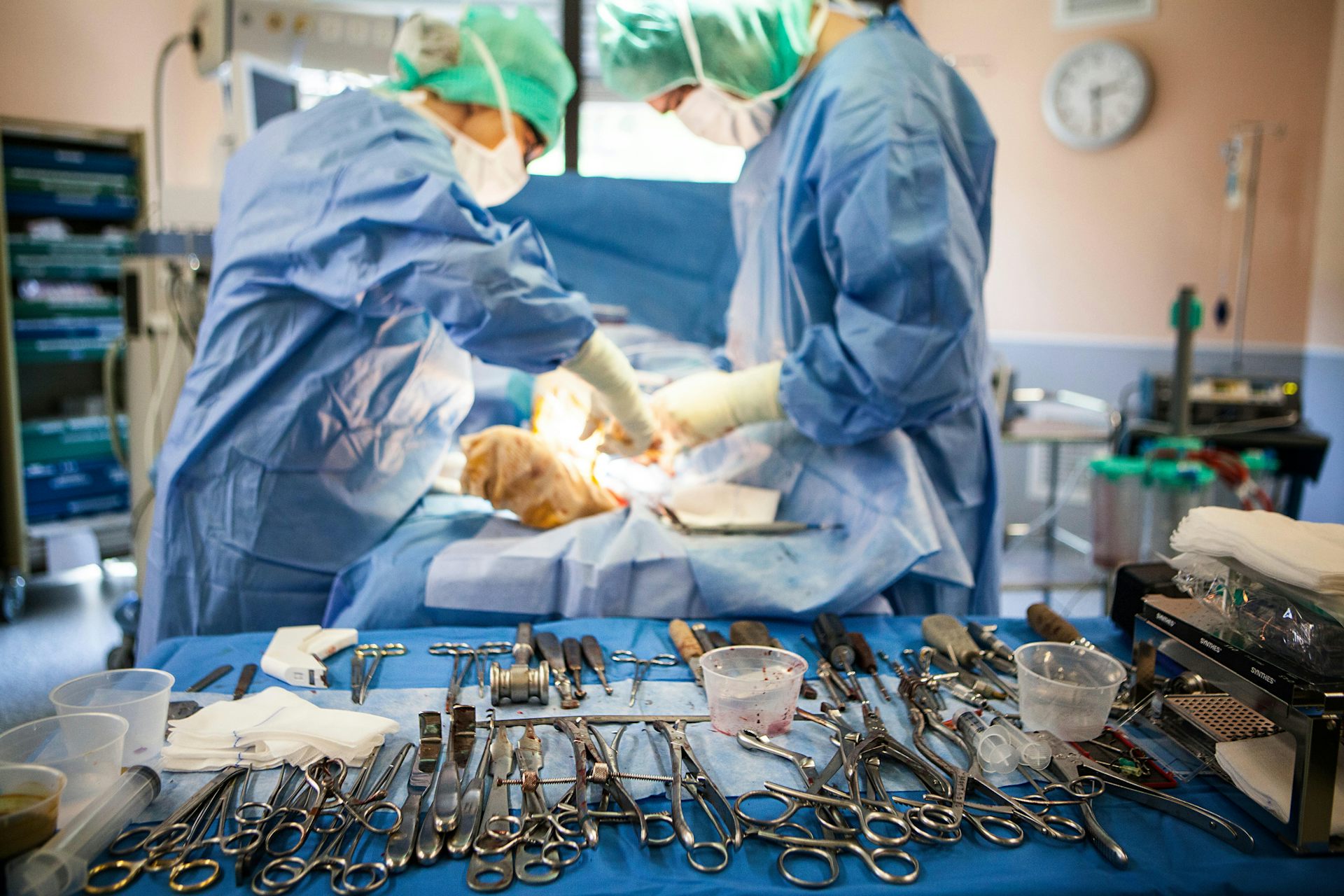 Orthopoedic surgeons in an operating theatre.