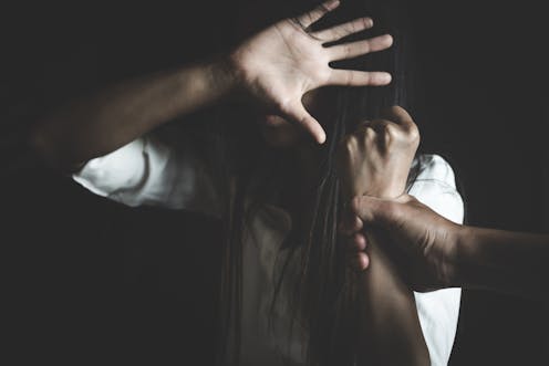 Mengapa memilih bertahan? Riset temukan bias kognitif di balik kekerasan dalam pacaran