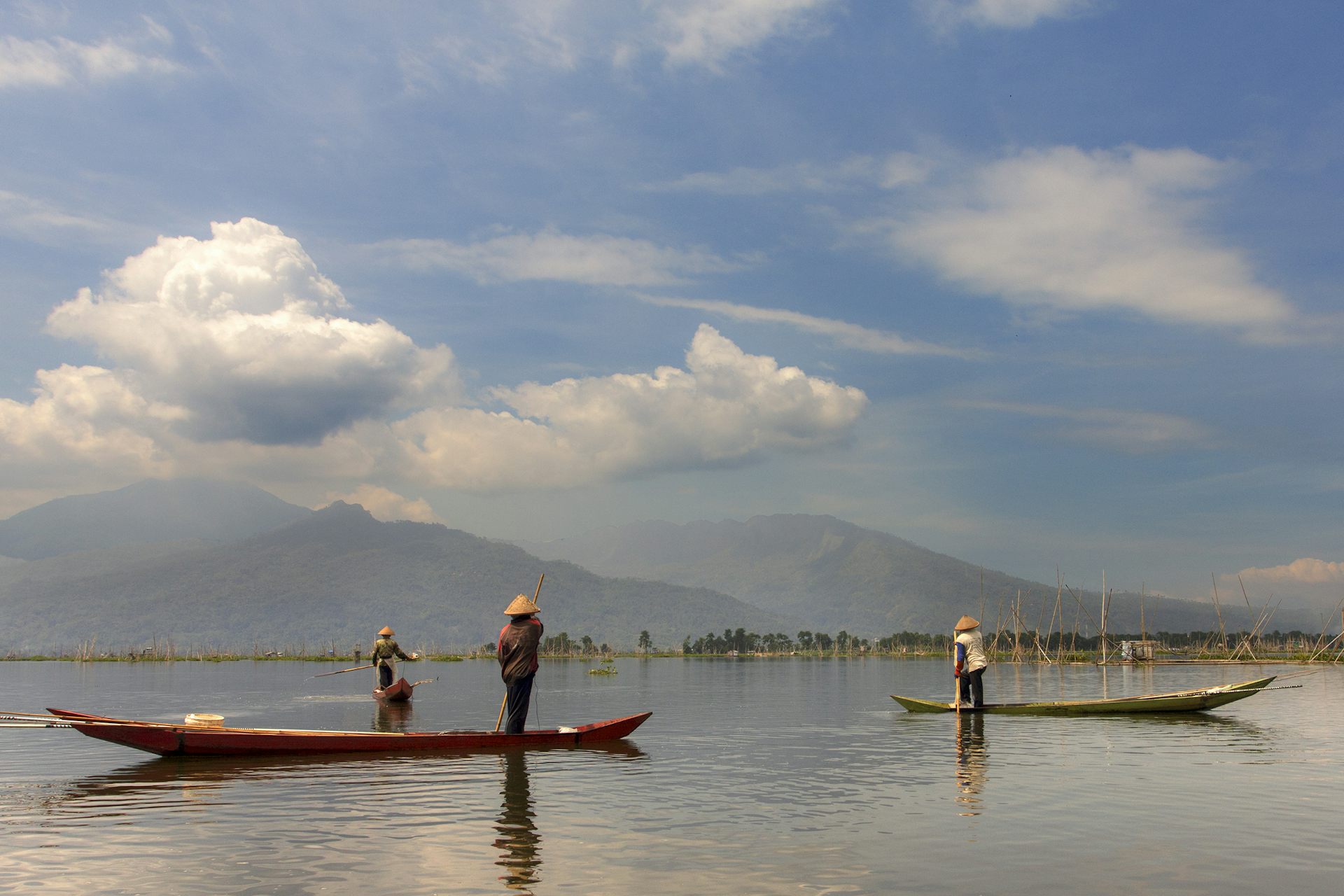 Merawat air, merebut ruang hidup: kisah aksi warga empat kota