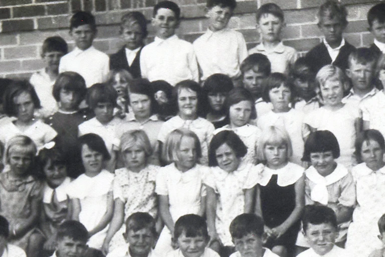 Old black-and-white school class photo