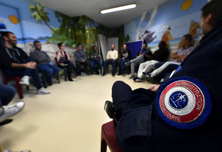 Des détenus de la prison de Neuvic (Corrèze) participent à une séance de travail sur l’addiction aux drogues, le 11 octobre 2019