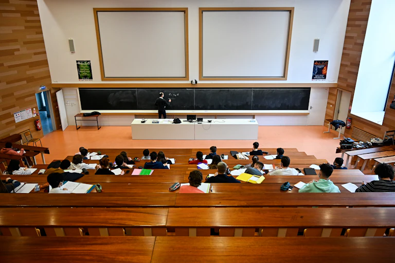 Cours de physique à Rennes, dans l'ouest de la France, en 2021.