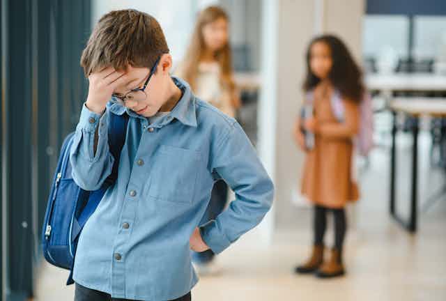 Por qué podemos sentir cuando alguien nos está mirando fijamente?