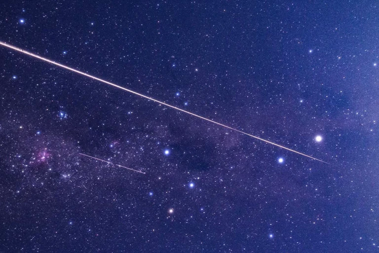 trainée dans le ciel etoile