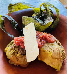 Corundas en un plato