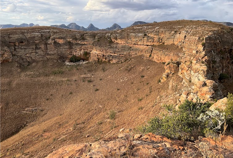 Rounded valley head with hills in the background