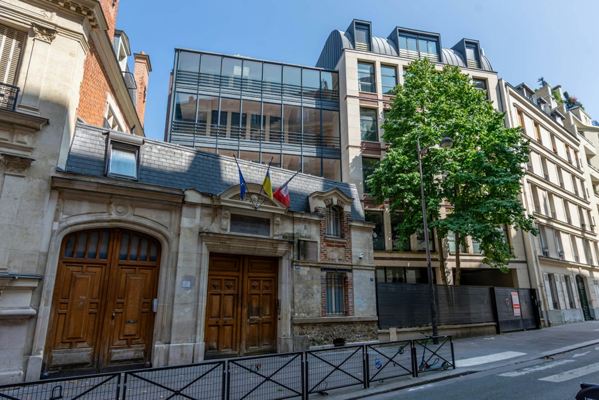 Entrée de l’École Alsacienne, établissement d’enseignement privé laïque sous contrat d’association avec l’État