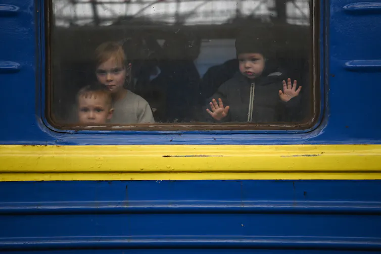 Départ de train en gare à Lviv, dans l’ouest de l’Ukraine, en direction de la ville d’Uzhhorod, près de la frontière avec la Slovaquie, le 3 mars 2022