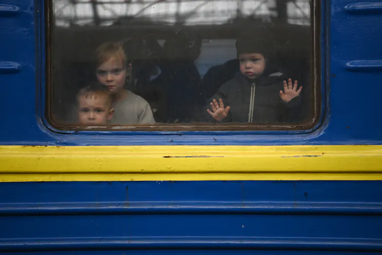 Départ de train en gare à Lviv, dans l’ouest de l’Ukraine, en direction de la ville d’Uzhhorod, près de la frontière avec la Slovaquie, le 3 mars 2022