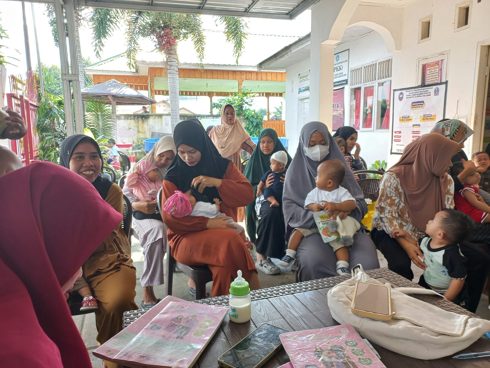 Ibu hamil, ibu menyusui, balita, serta anak dan remaja perempuan merupakan kelompok penerima makanan bergizi gratis yang perlu diprioritaskan.