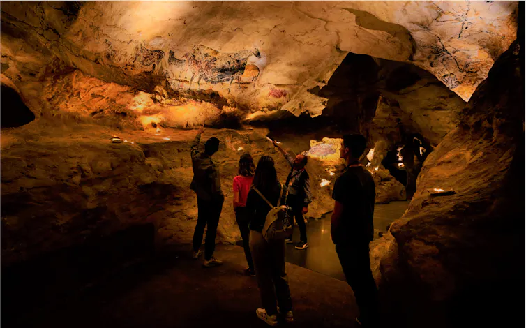 grotte et visiteurs