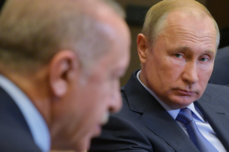 Headshots of Vladimir Putin and Recep Tayyip Erdoğan.