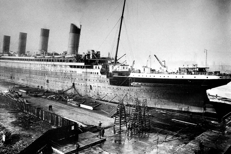 Titanic durante su construcción.
