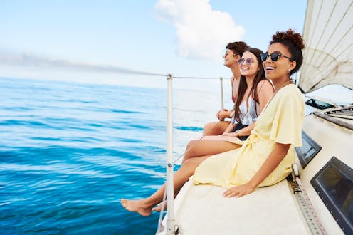 Having the ‘right’ friends may hold the secret to building wealth, according to new study on socioeconomic ties
