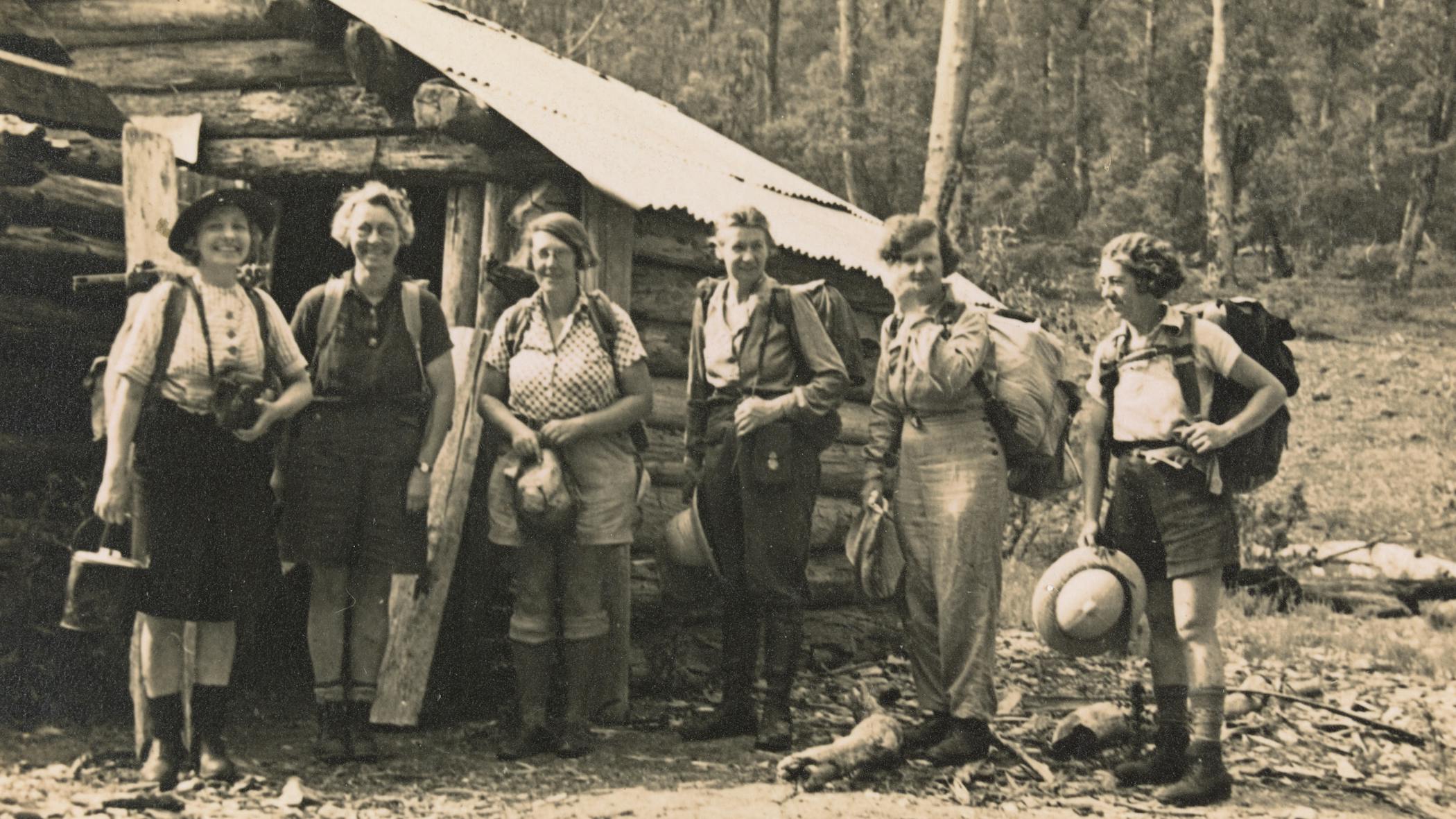 Walkers leaving Bindaree Hut, Mt. Buller, New
Year 1939