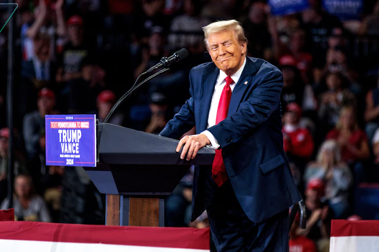 Trump at campaign lecturn.