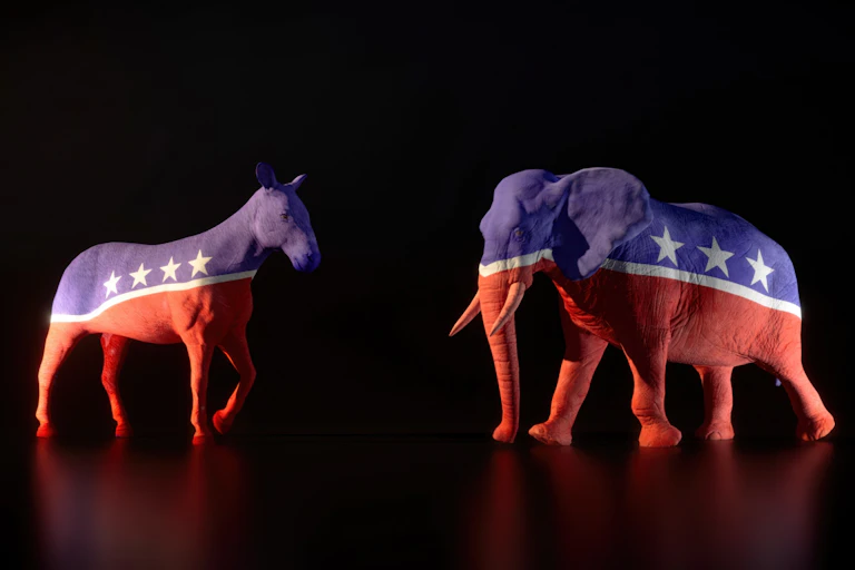 l'ane démocrate et l'éléphant républicain aux couleurs des États-unis