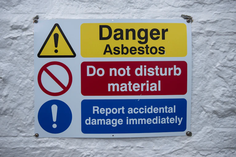 A sign warning of asbestos risk.