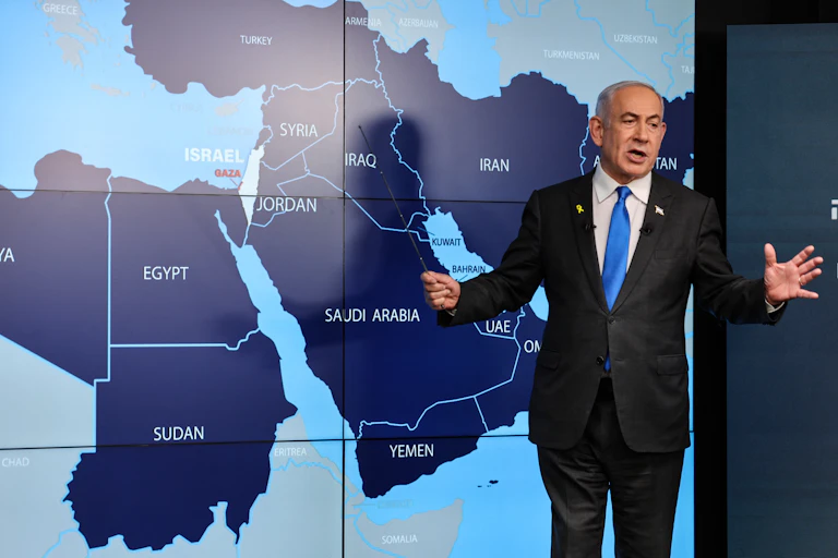 Benyamin Nétanyahou s'exprime devant une carte du Moyen-Orient