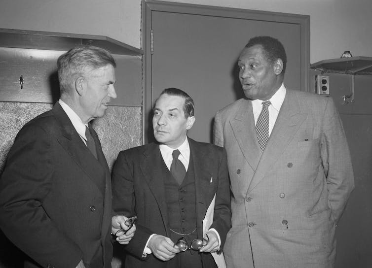 Two public figures flank Vito Marcantonio.