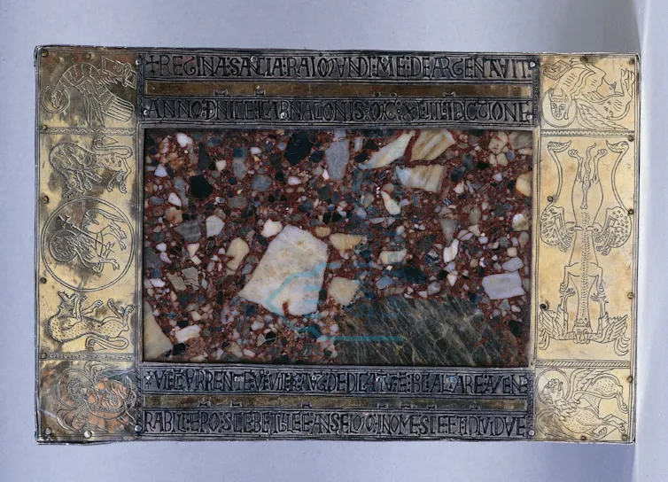 Ara portátil donada por la infanta doña Sancha en 1147 a la Real Colegiata de San Isidoro (León).