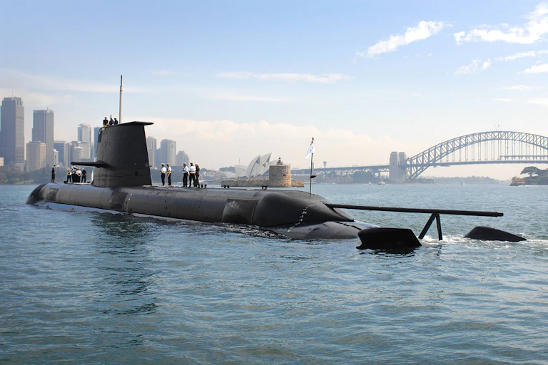 Le sous-marin HMAS Waller dans le port de Sydney
