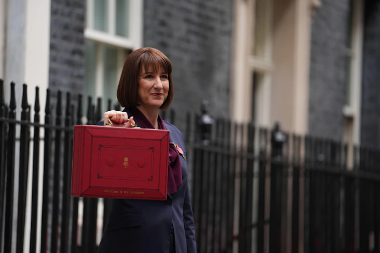 Rachel Reeves holding the ministerial red box.