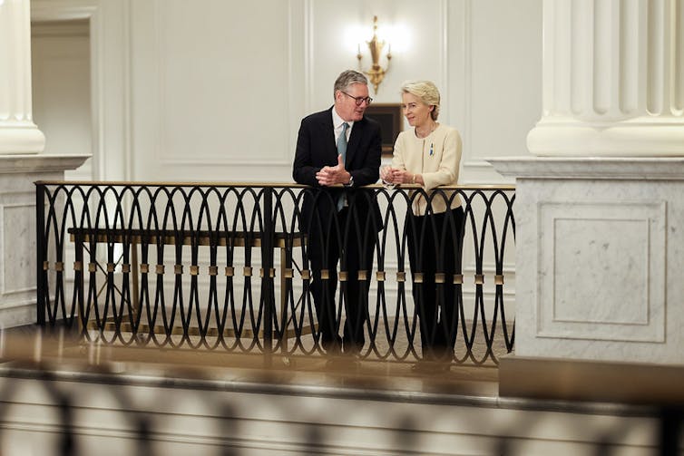 Keir Starmer talking with Ursula von der Leyen