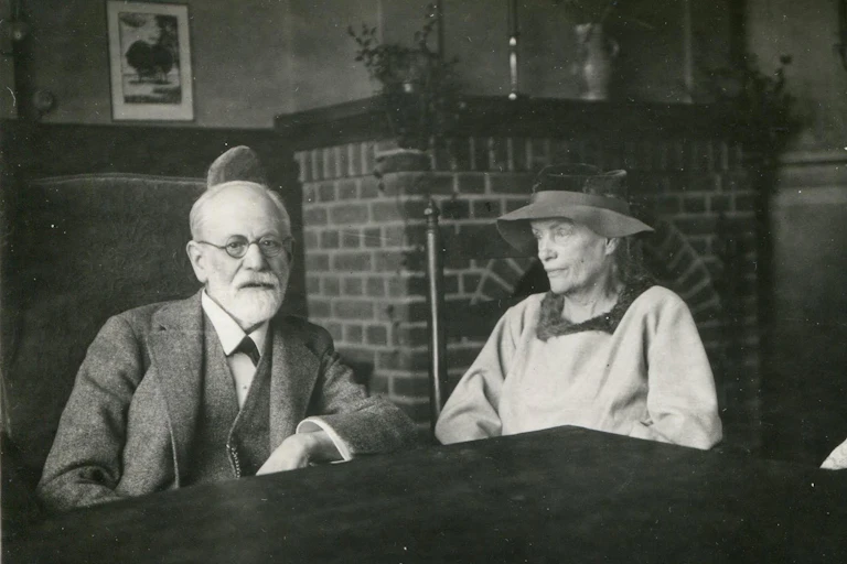 Photograph of Sigmund Freud and the Russian psychoanalyst Lou Andreas-Salomé.