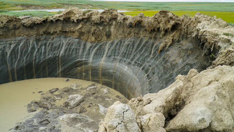 Uma cratera gigante na Península de Yamal, no noroeste da Sibéria, indicando o colapso do permafrost