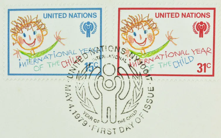 Timbre-poste annulé imprimé par l’Organisation des Nations unies pour l’Année internationale de l’enfant en 1979