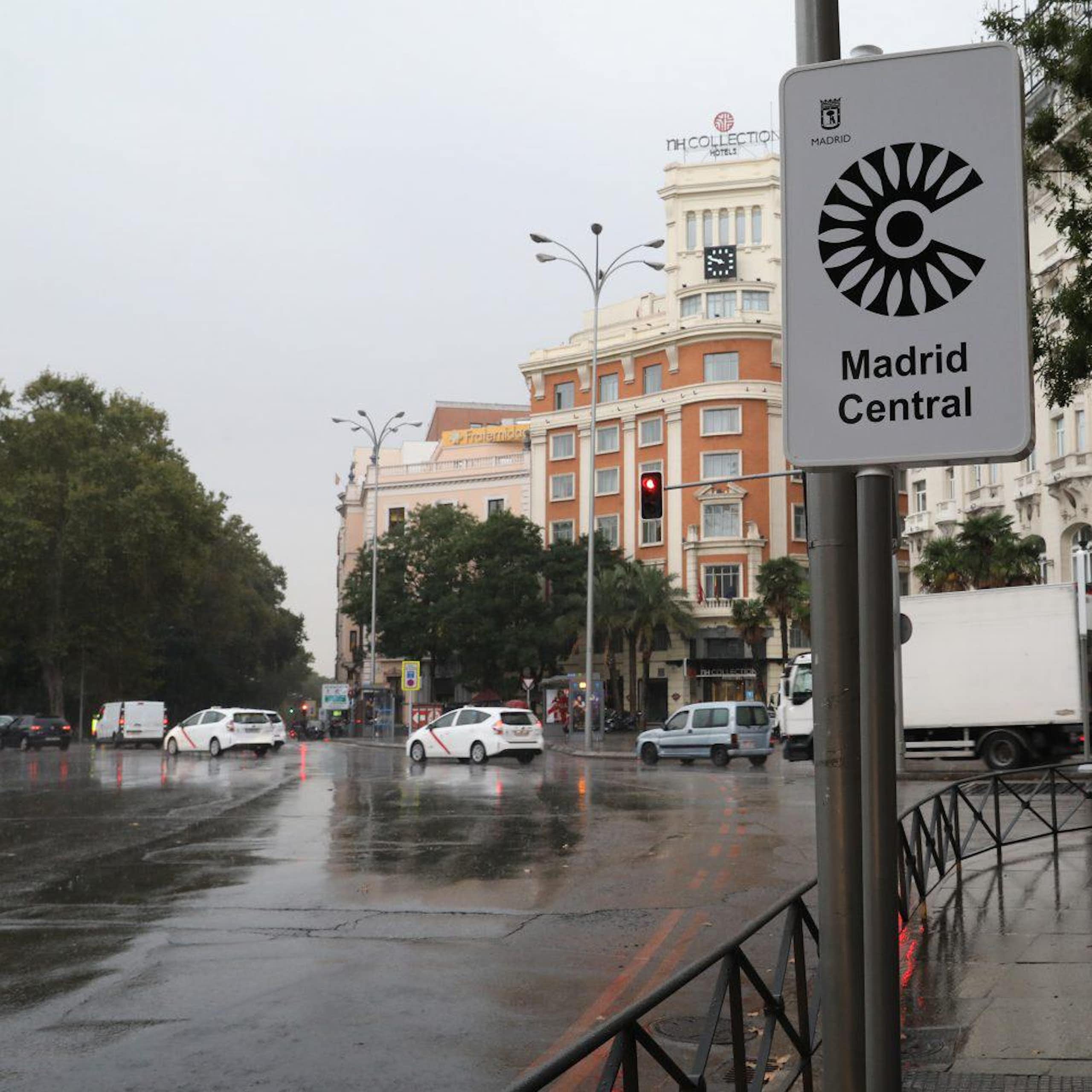 Restricting cars in cities: a cost-benefit analysis of Low Emission Zones