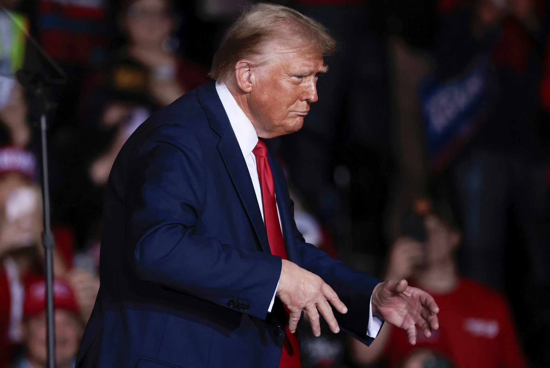 Donald Trump lors de son son dernier meeting de campagne au Van Andel Arena à Grand Rapids, Michigan, le 5 novembre 2024