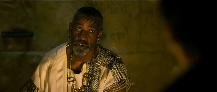 Denzel Washington como Macrinus
