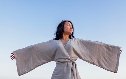 Do natural fabrics really keep us cooler in summer? Here’s the science