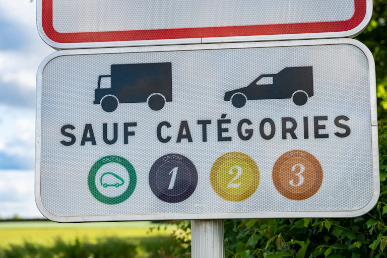 Les ZFE défavorisent-elles les classes sociales les plus précaires ?