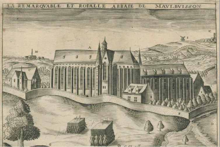 Dibujo en carboncillo de una abadía medieval.