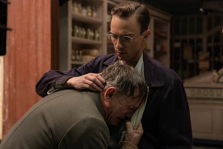 Drew Starkey as Allerton hugging Daniel Craig's character.