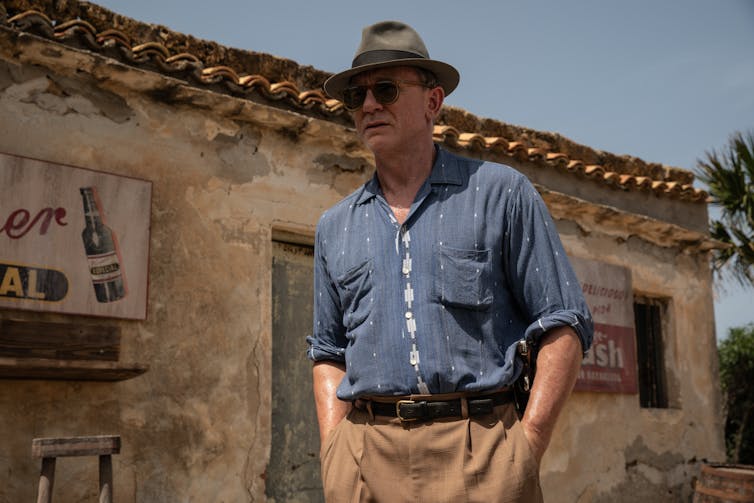Daniel Craig as Lee