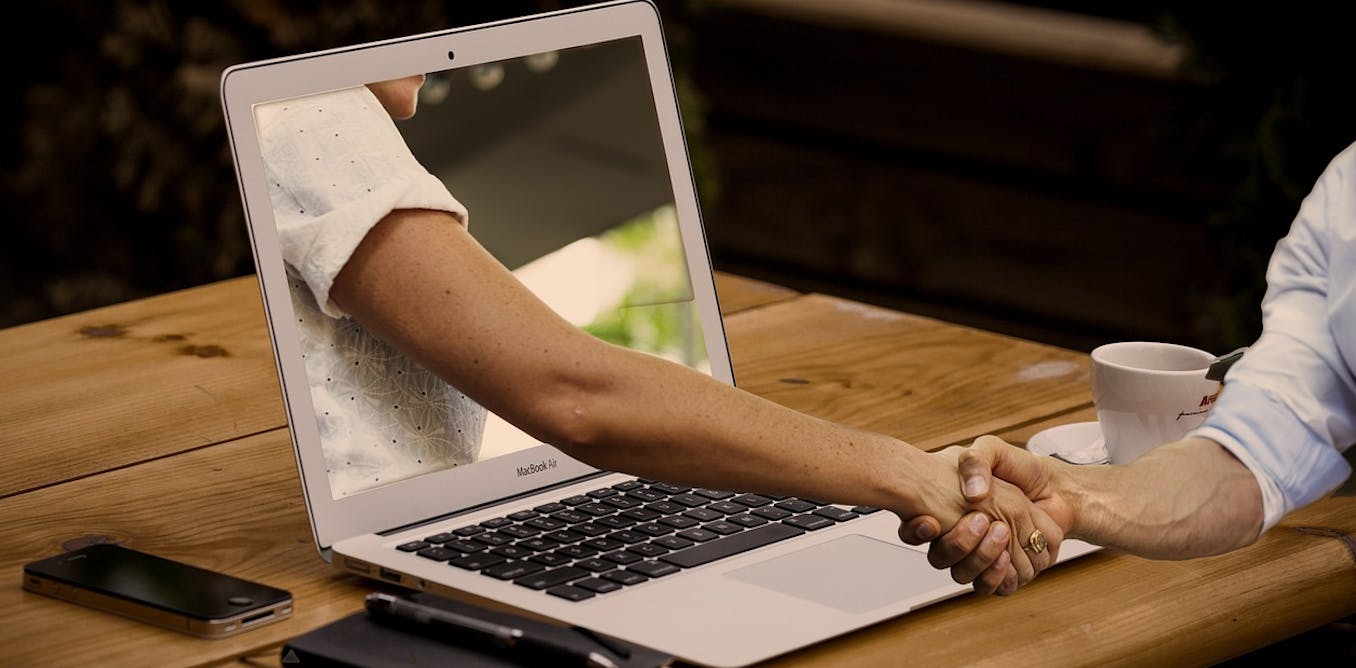 The Evolution of Workplace Etiquette: How Technology Impacts Online Performance Reviews