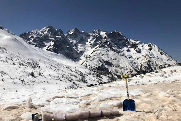 photo de montagne couverte de neige