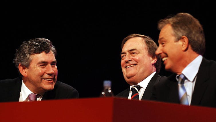 Mantendo a paz: Gordon Brown, John Prescott e Tony Blair.