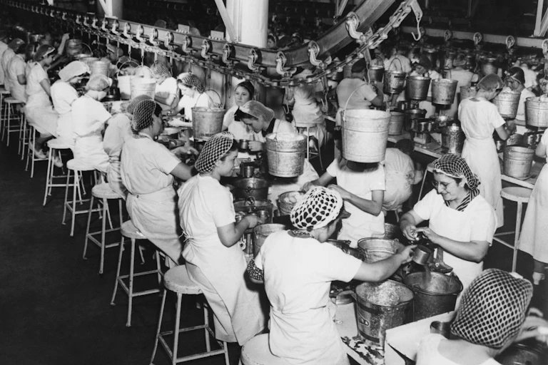 Trabajadoras de fábrica.