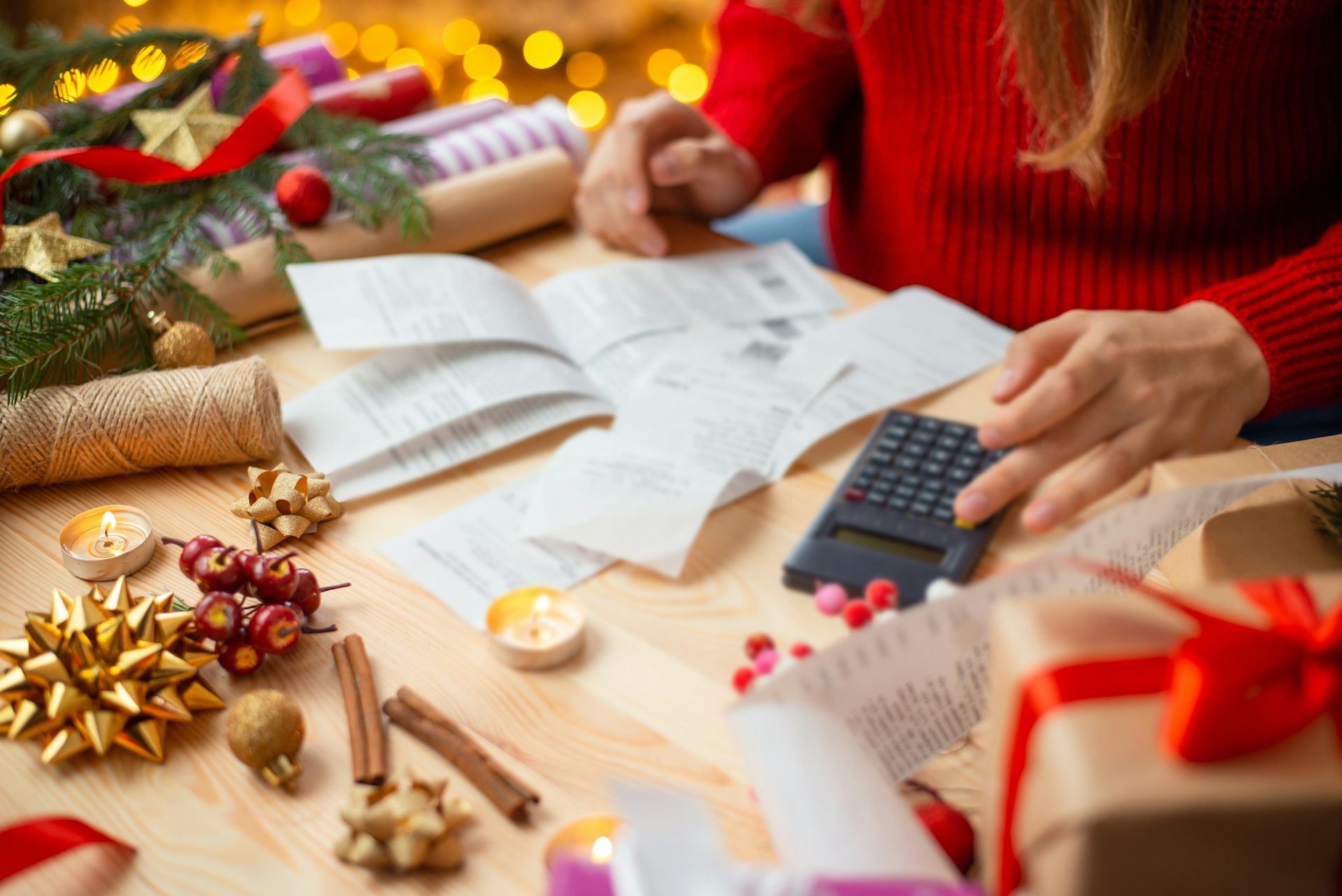 Track Your Spending, Use Cash And DIY Gifts: How To Keep Your Costs ...