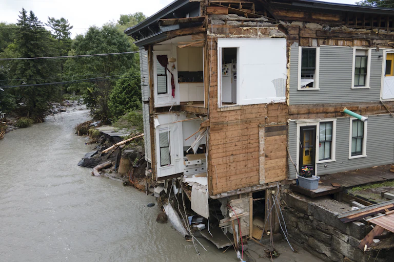 The front of an eight-unit apartment building is torn off.