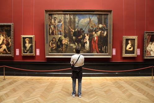 Is it important to read the explanatory labels next to artworks? We asked 5 experts