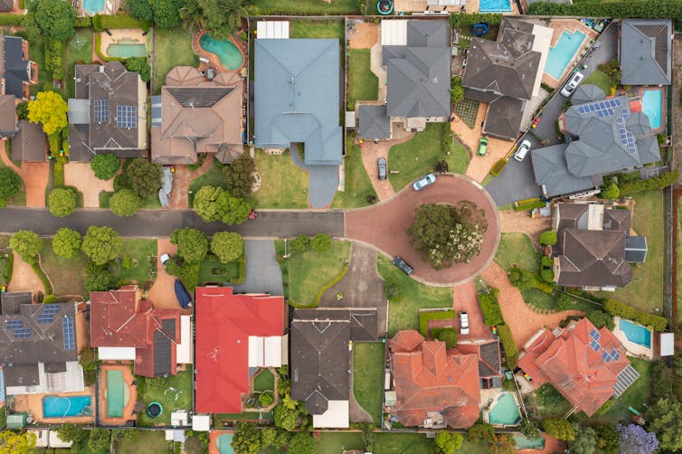 The aerial view of a cul de sac with houses